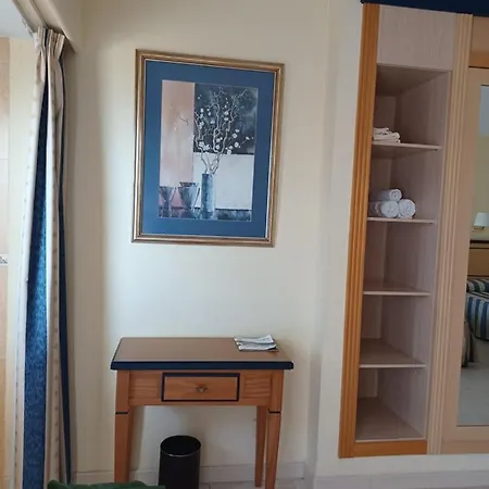 Primera Línea De Playa Y Vista Al Mar En Pyr Estudio * Fuengirola
