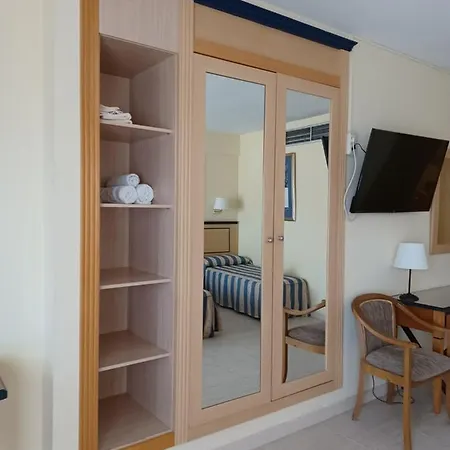 Apartamento Primera Línea De Playa Y Vista Al Mar En Pyr Estudio Fuengirola